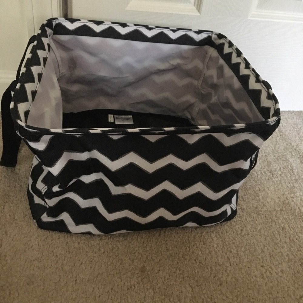 EUC thirty-one square utility tote black chevron